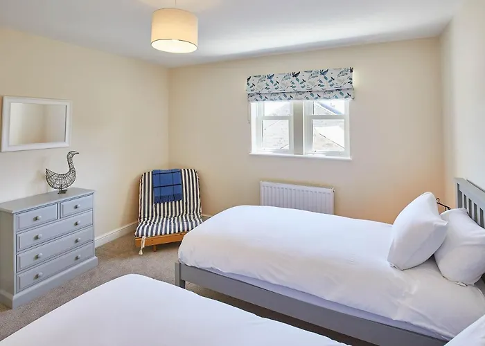 Host & - Foggyshaw *