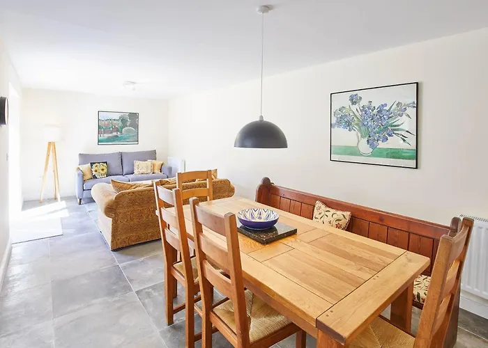 Host & - Foggyshaw Middlesmoor